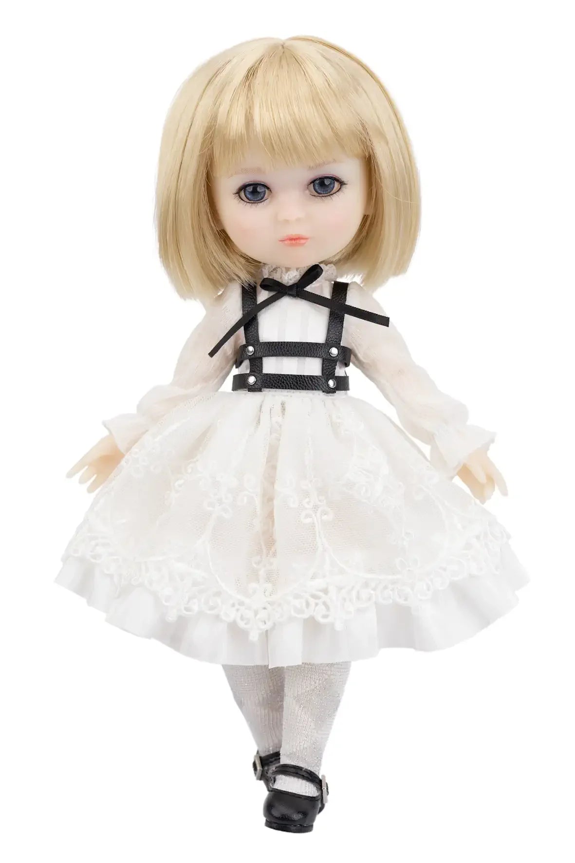 Luna Lily on Classic Fusion Outfit