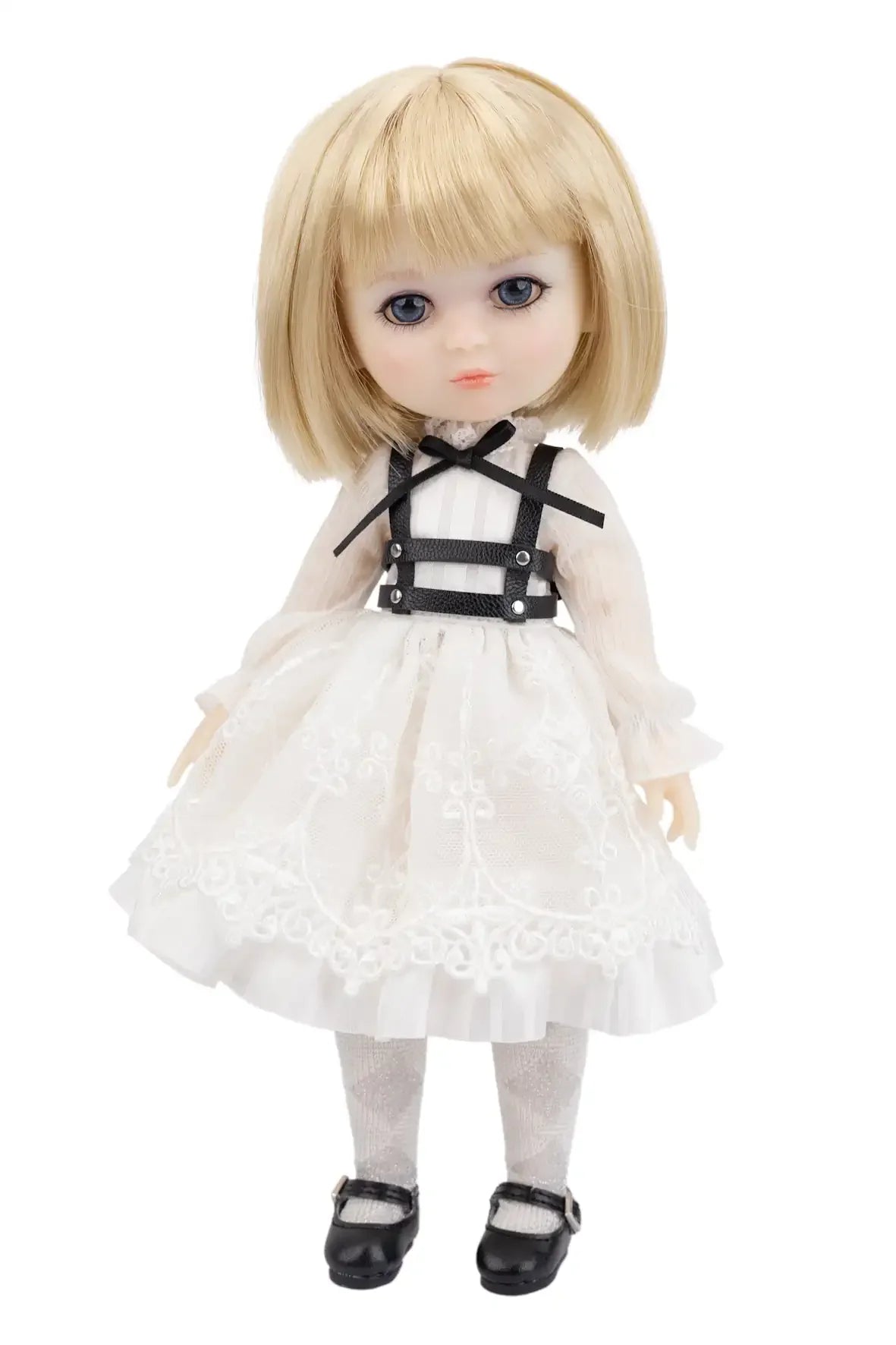 Luna Lily on Classic Fusion Outfit